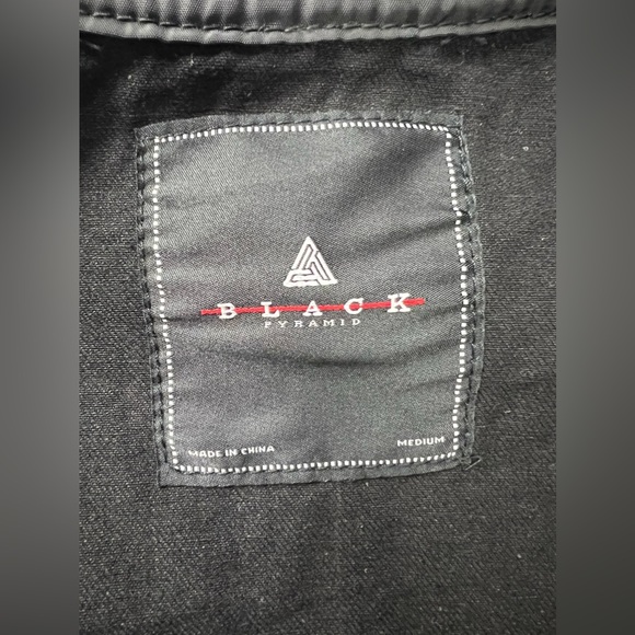 Black Pyramid Patches Denim Jacket. NWT Size. M - Picture 7 of 10